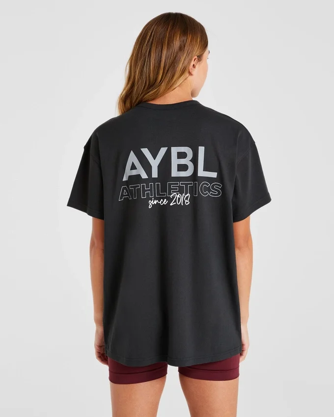 AYBL Athletics T-shirt i oversized-modell