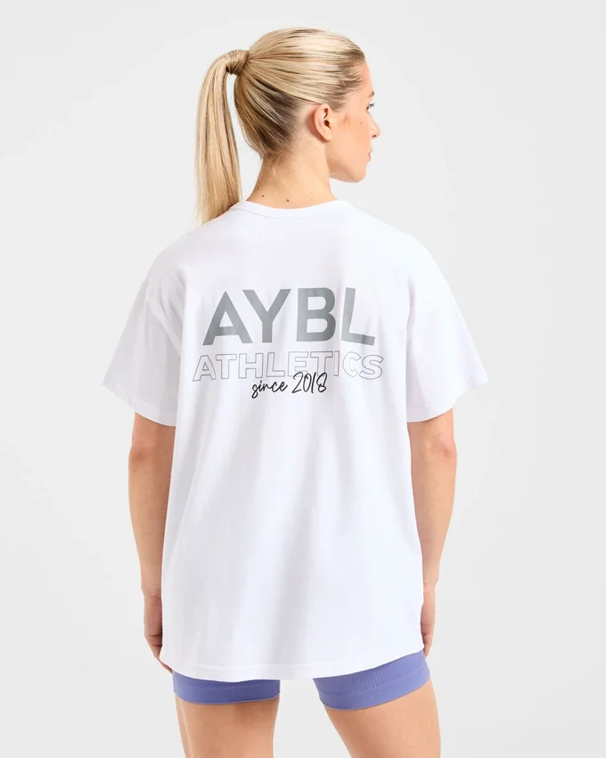 AYBL Athletics T-shirt i oversized-modell