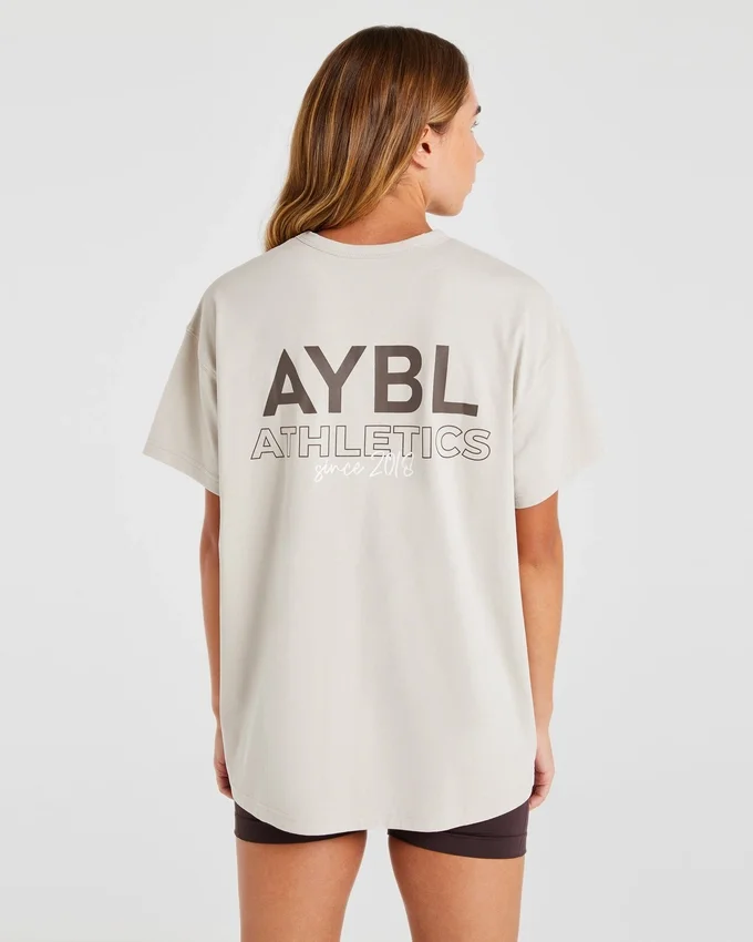 AYBL Athletics T-shirt i oversized-modell