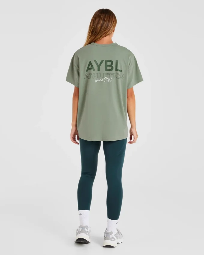 AYBL Athletics T-shirt i oversized-modell