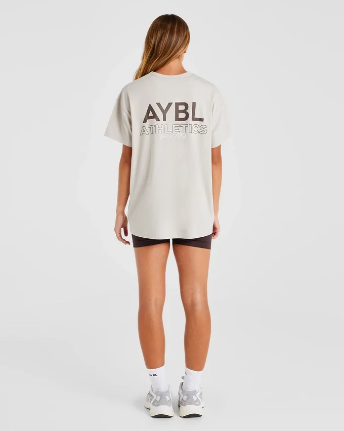 AYBL Athletics T-shirt i oversized-modell