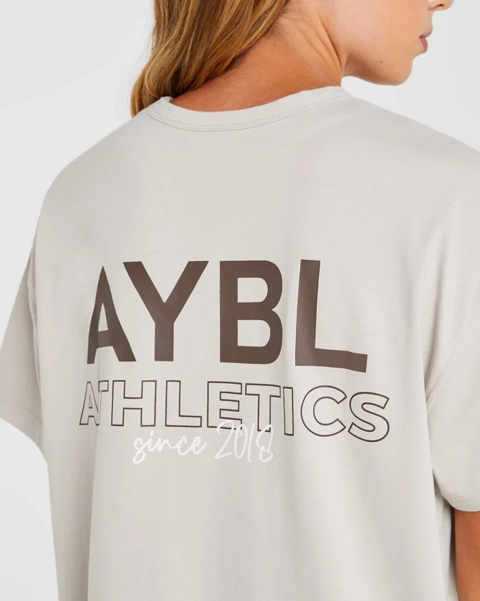 AYBL Athletics T-shirt i oversized-modell