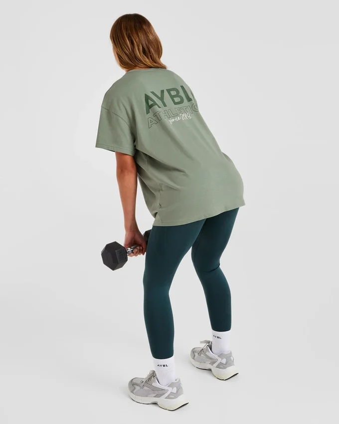 AYBL Athletics T-shirt i oversized-modell