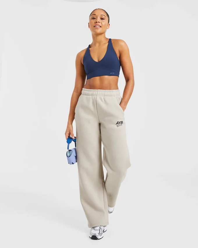 AYBL Sports Club Mjukisbyxor i oversized-modell med raka ben
