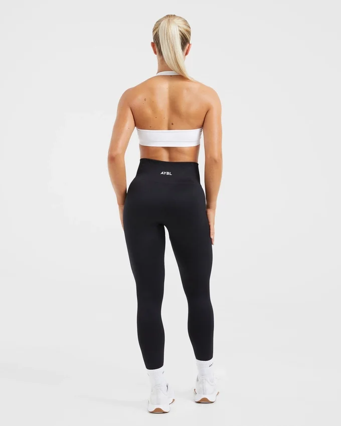 Essential sömlös sport-BH med halterneck