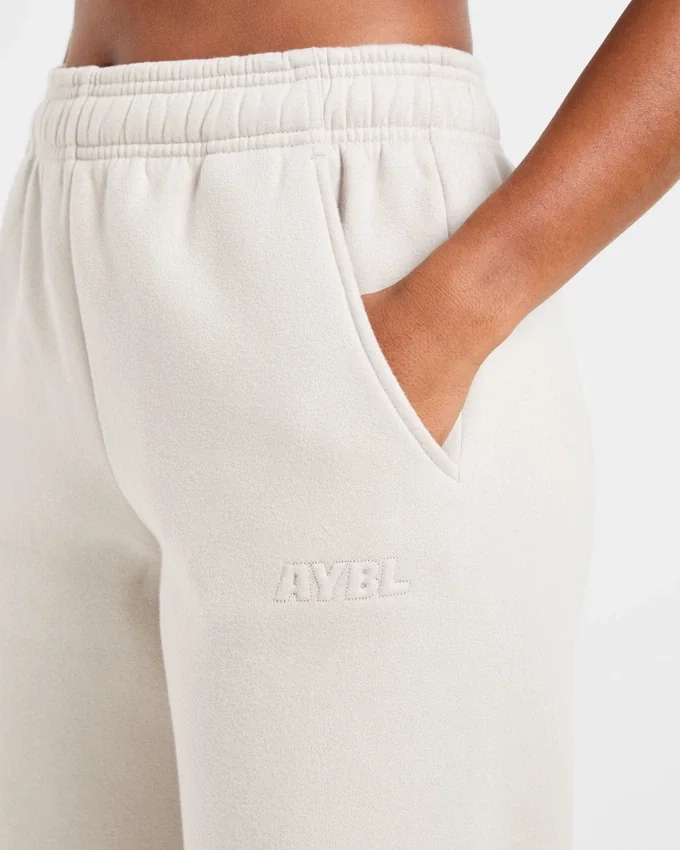 Klassiska, mjuka mjukisbyxor i oversized-modell med raka ben
