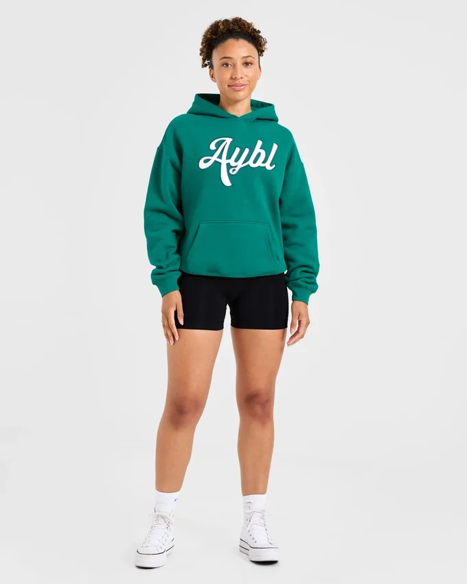 Oversized-hoodie med broderad text