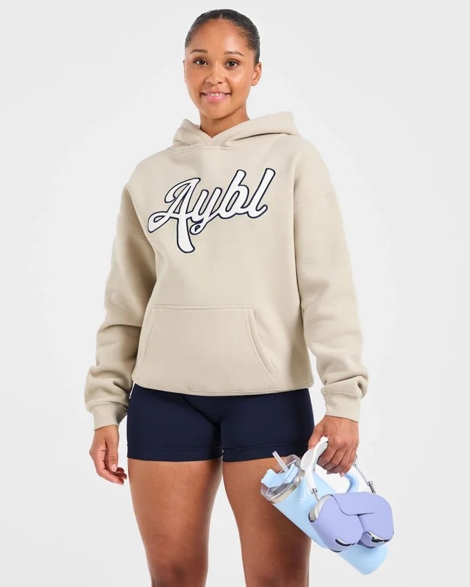 Oversized-hoodie med broderad text
