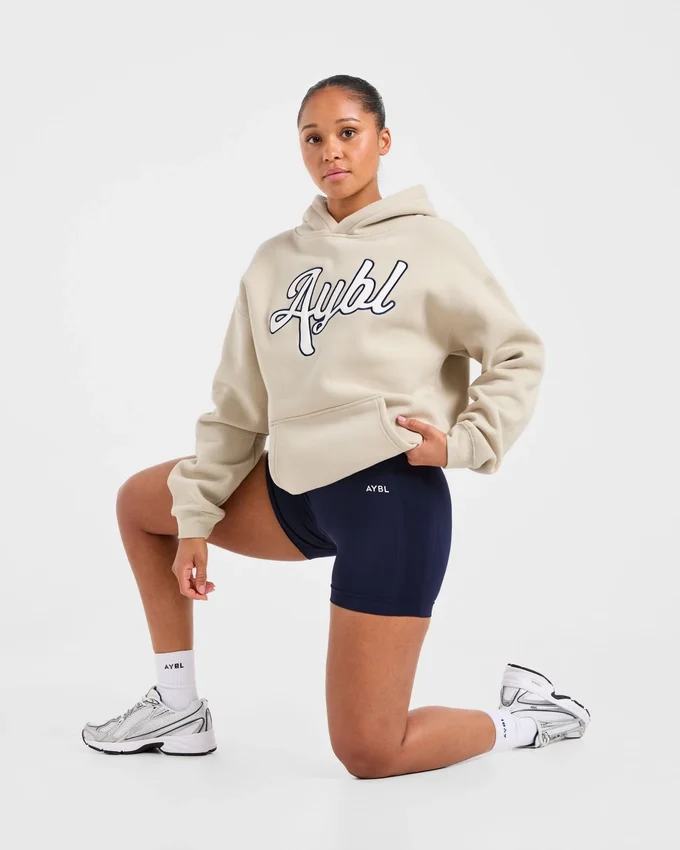 Oversized-hoodie med broderad text