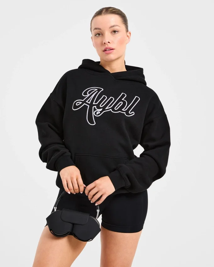 Oversized-hoodie med broderad text