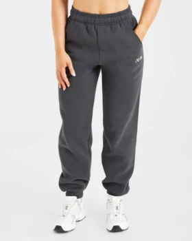 Retro-broderade mjukisbyxor i oversized-modell