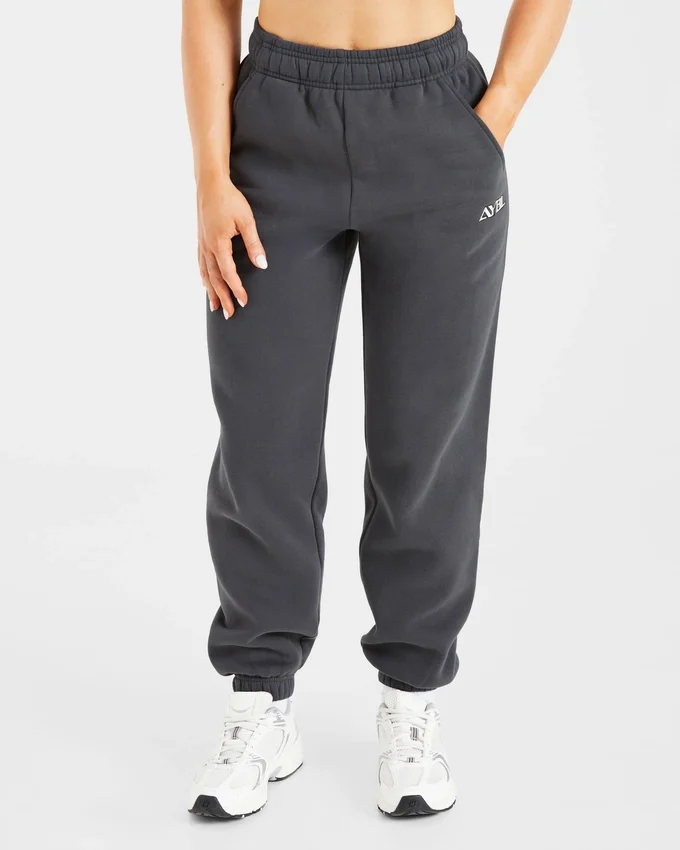 Retro-broderade mjukisbyxor i oversized-modell