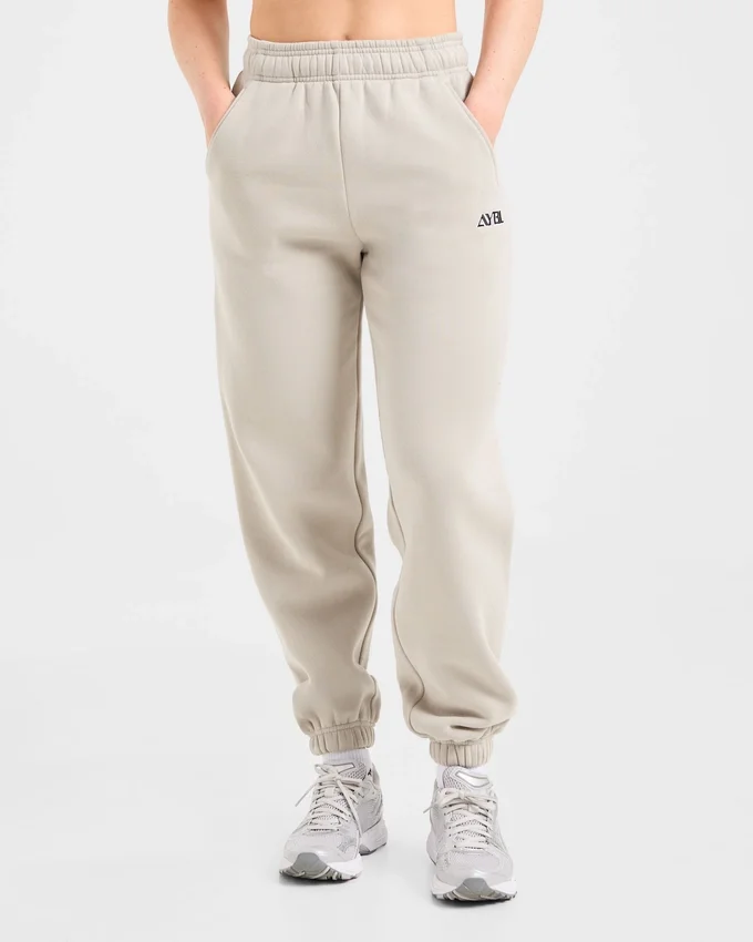 Retro-broderade mjukisbyxor i oversized-modell
