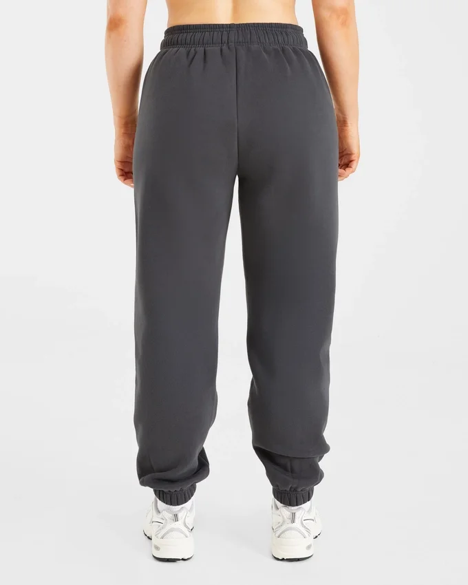 Retro-broderade mjukisbyxor i oversized-modell