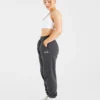 Retro-broderade mjukisbyxor i oversized-modell