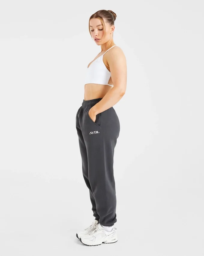 Retro-broderade mjukisbyxor i oversized-modell