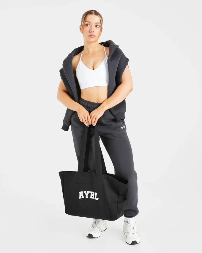 Retro-broderade mjukisbyxor i oversized-modell