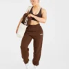 Retro-broderade mjukisbyxor i oversized-modell