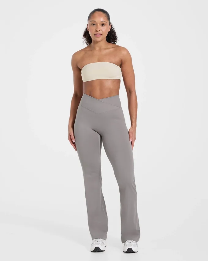 Sculpt Wrap-leggings med utsvängda ben