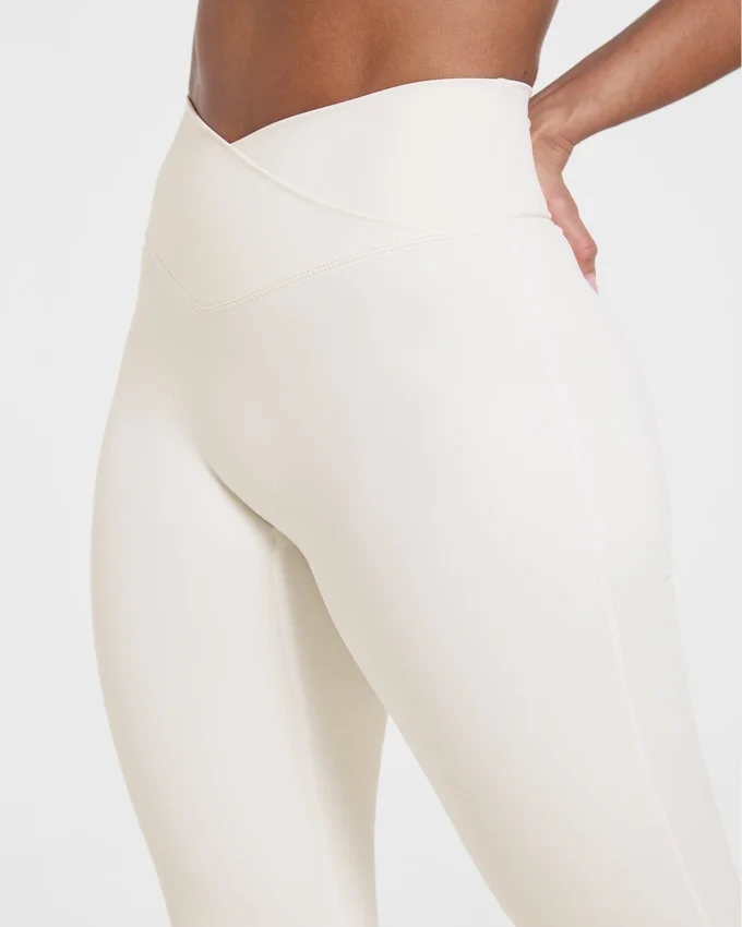 Sculpt Wrap-leggings med utsvängda ben