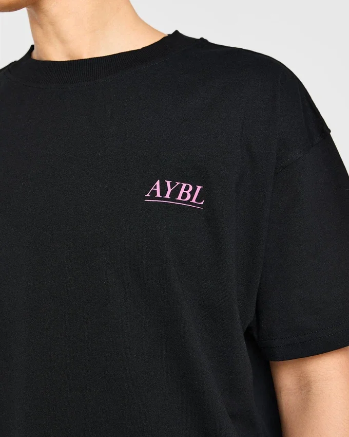 T-shirt med illustration av styrkelyft