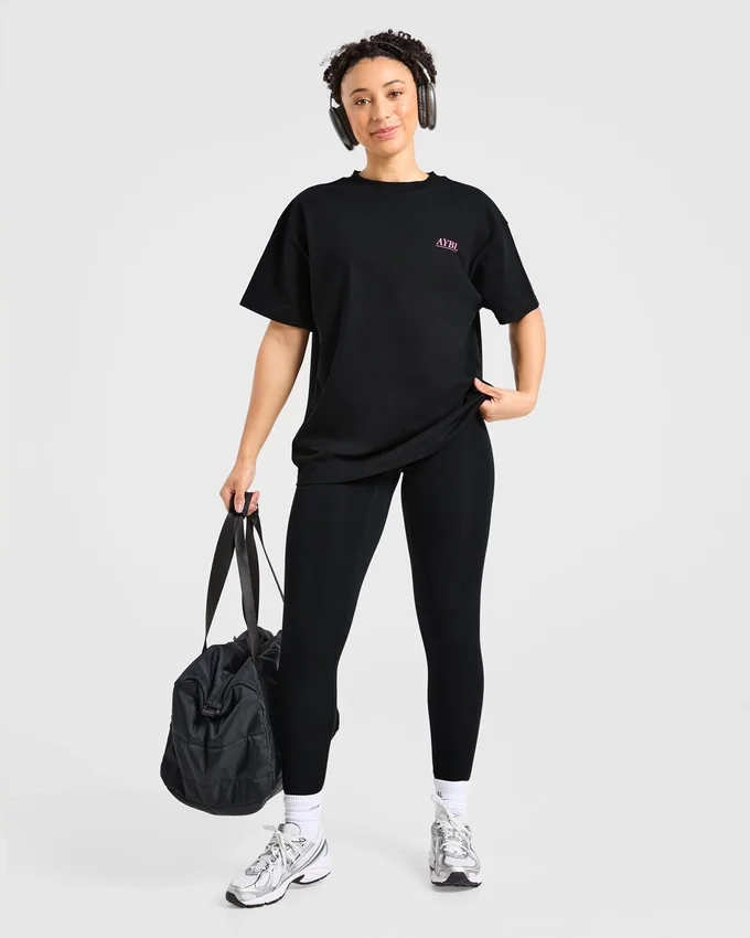 T-shirt med illustration av styrkelyft