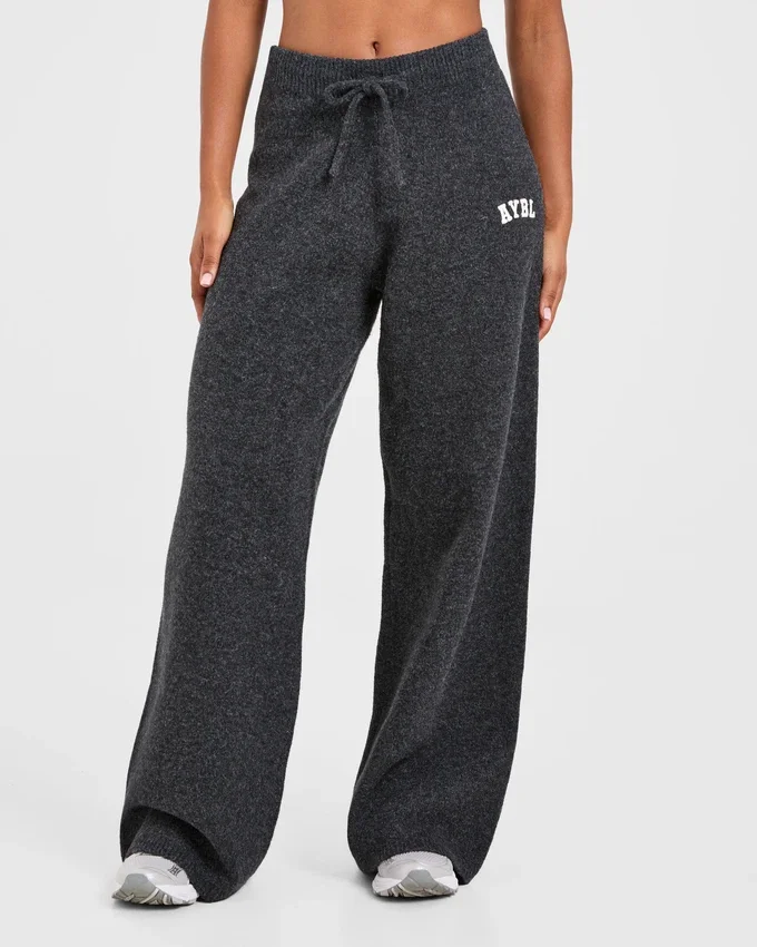 Varsity Oversized stickade mjukisbyxor