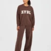 Varsity Oversized stickade mjukisbyxor
