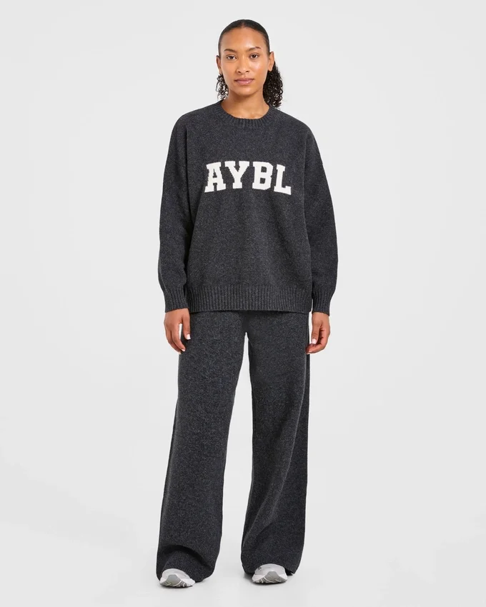 Varsity Oversized stickade mjukisbyxor