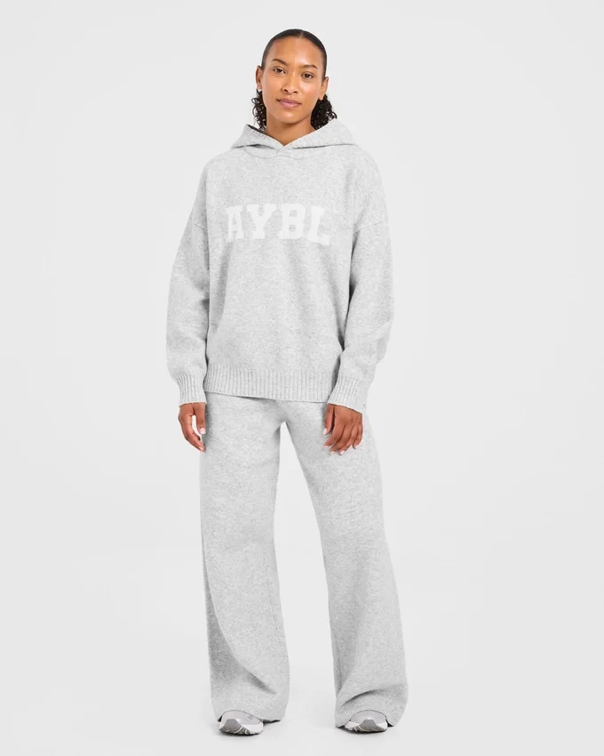 Varsity Oversized stickade mjukisbyxor