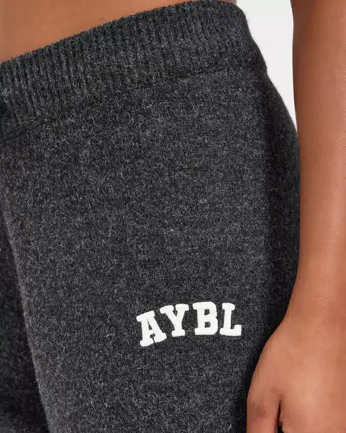 Varsity Oversized stickade mjukisbyxor
