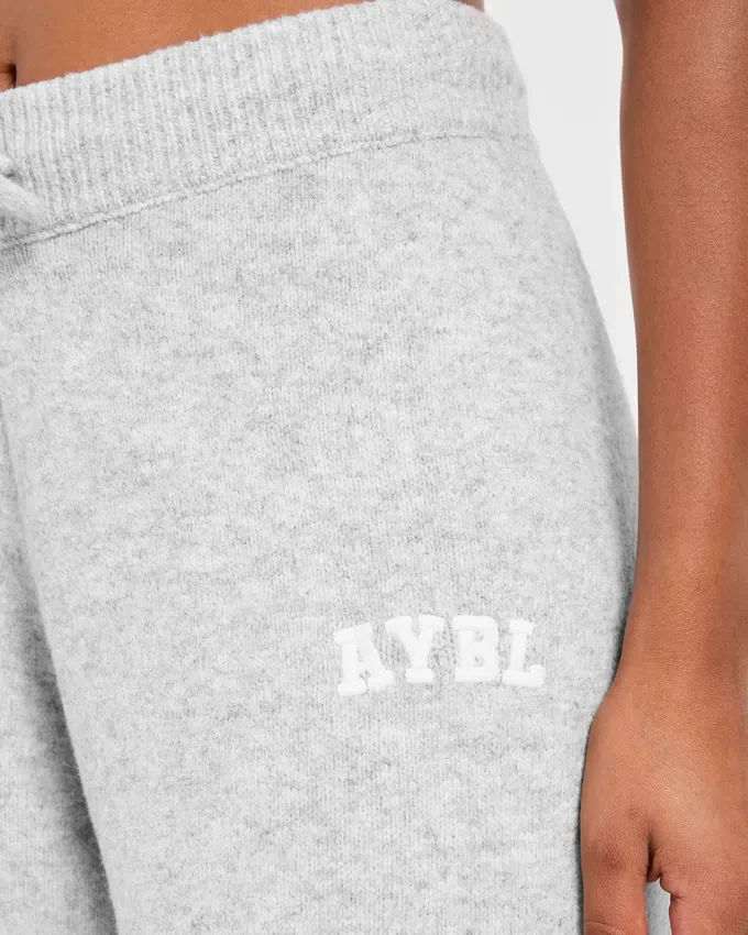 Varsity Oversized stickade mjukisbyxor