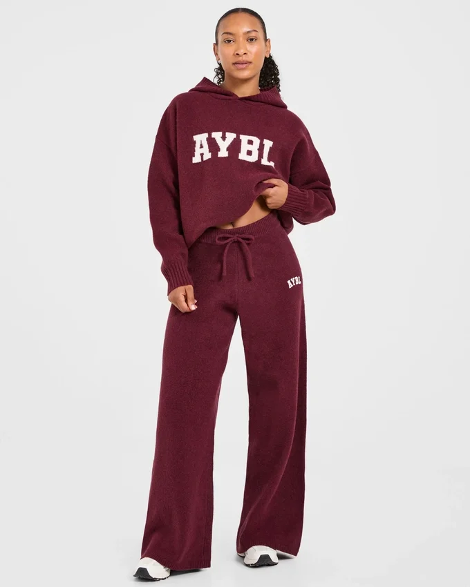 Varsity Oversized stickade mjukisbyxor