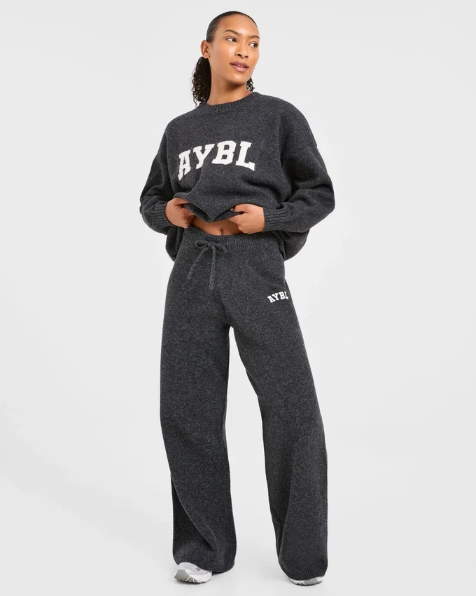 Varsity Oversized stickade mjukisbyxor