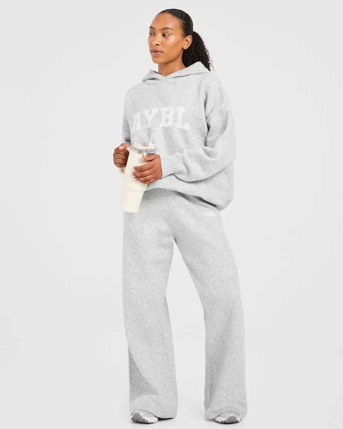 Varsity Oversized stickade mjukisbyxor
